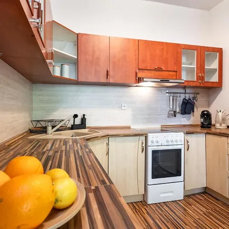 Urbanelegance Escape, Location, Private Parking Apartman Pozsony